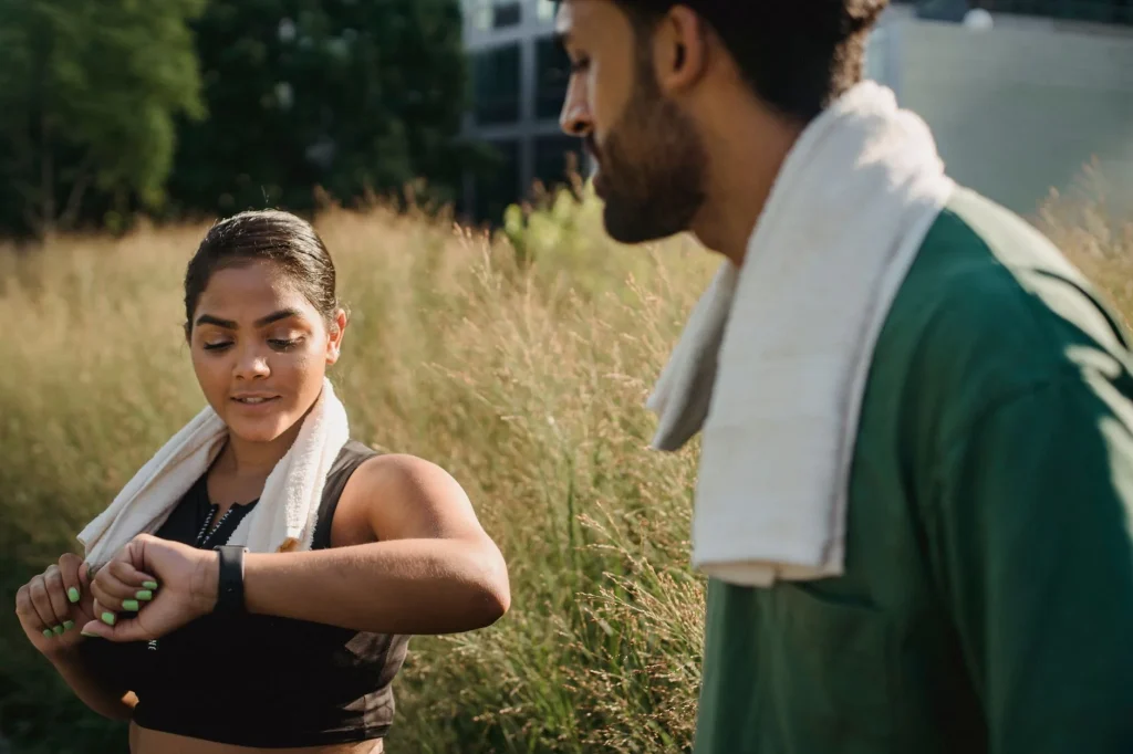 Fitness watch tracking a run for VO2 max estimates